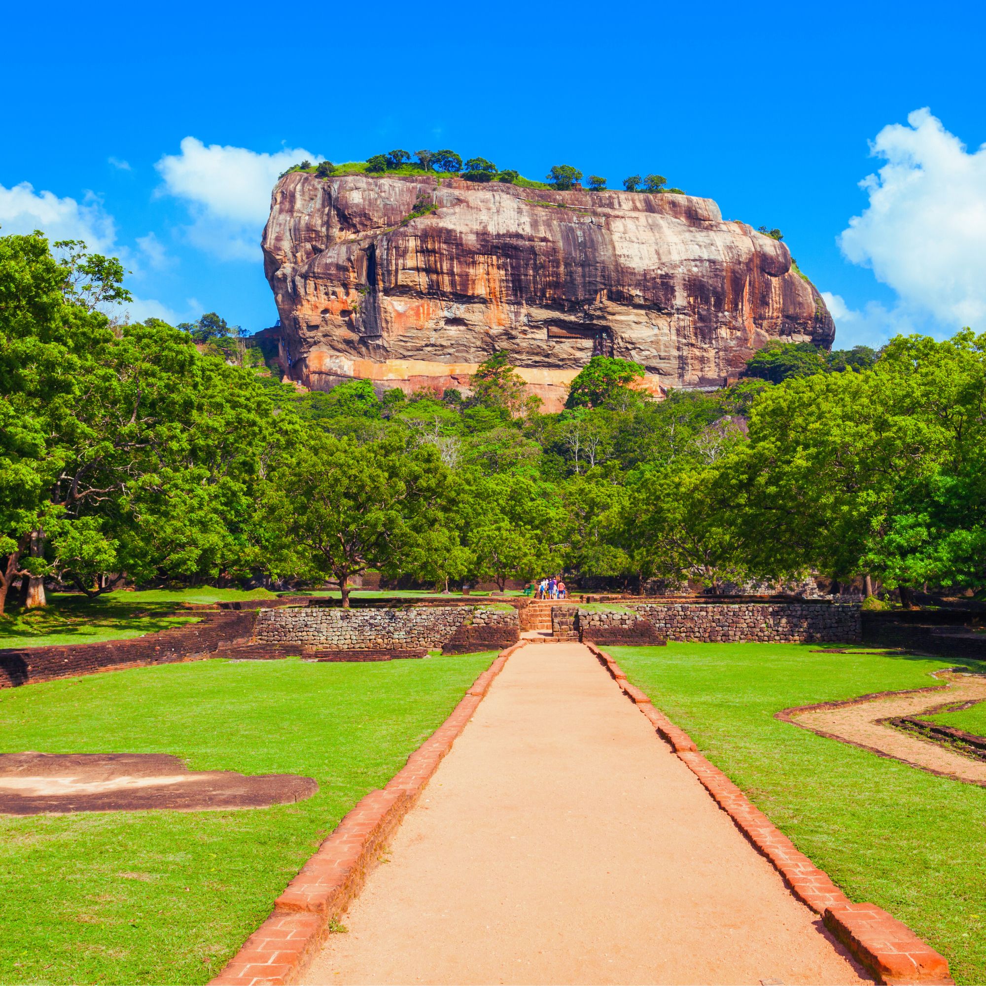 Day 02 | Sigiriya – Polonnaruwa – Sigiriya (Distance: 55 KM | Travel Time: 1h | Sightseeing – Sigiriya Rock, Polonnaruwa Ancient City)